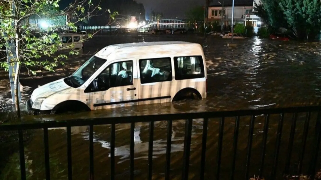 Heavy flood disaster in Turkey: two people died