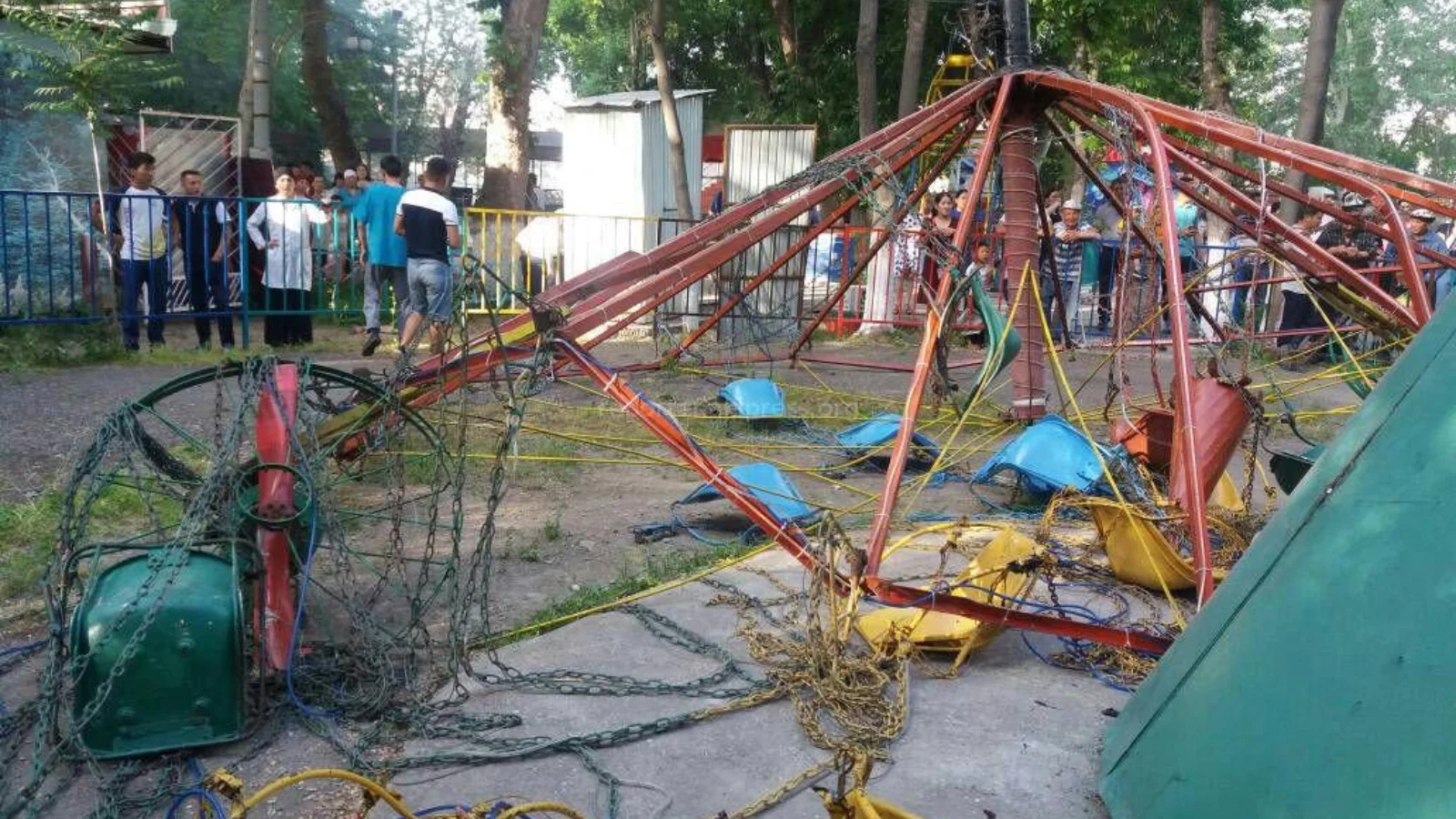 An attraction collapsed in Andijan, and the safety issue is back on the agenda