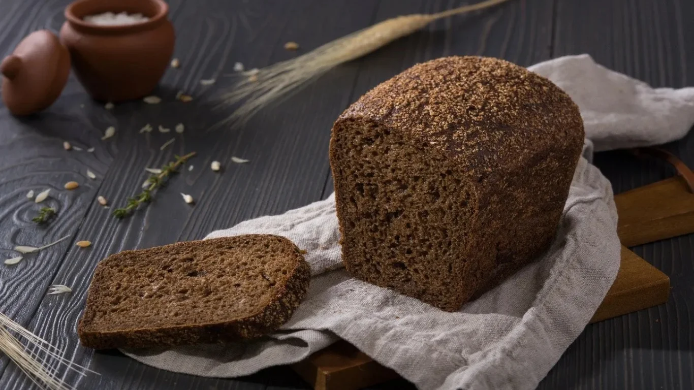 Qora nonning salomatlikka foydasi haqida muhim maʼlumotlar ochiqlandi