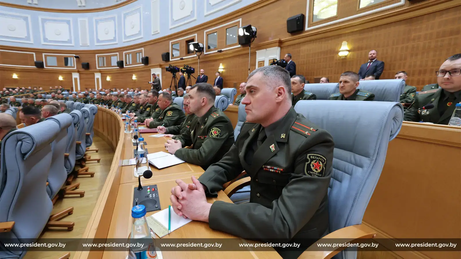 Лукашенко Беларусни урушга тайёрлаш ҳақида кескин баёнот берди