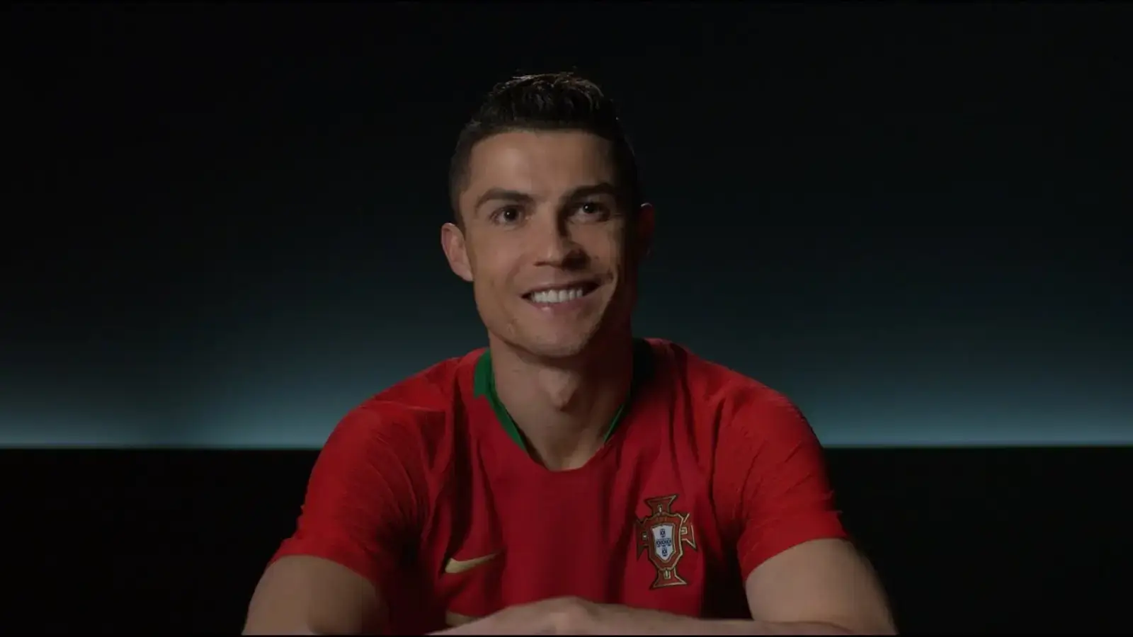 Криштиану Роналду Премьер-лигадағы ең үздік қаптал шабуылшысы ретінде кімді таныды?