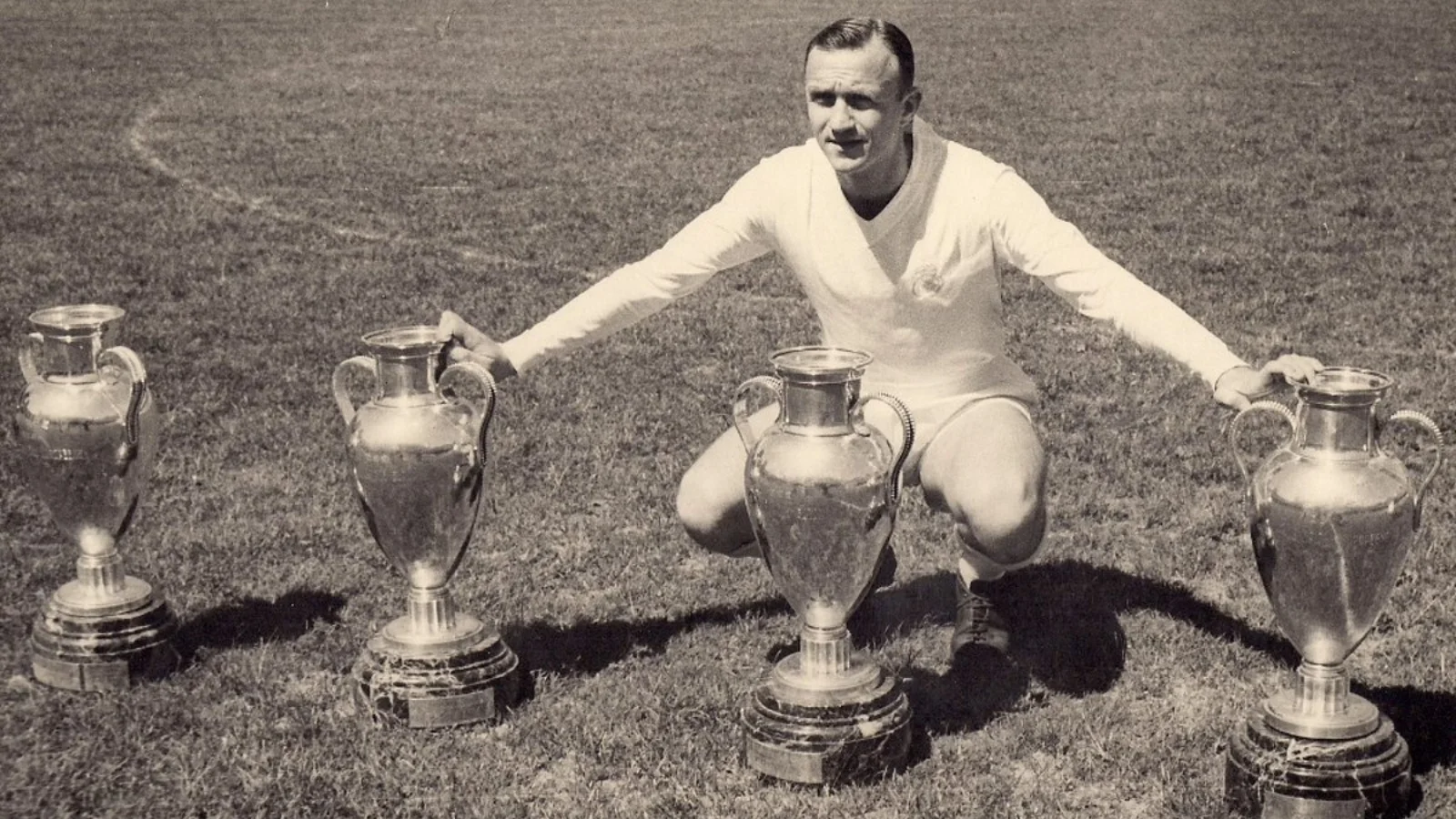 “Real” klubi afsonasi Xose Santamariya vafot etdi