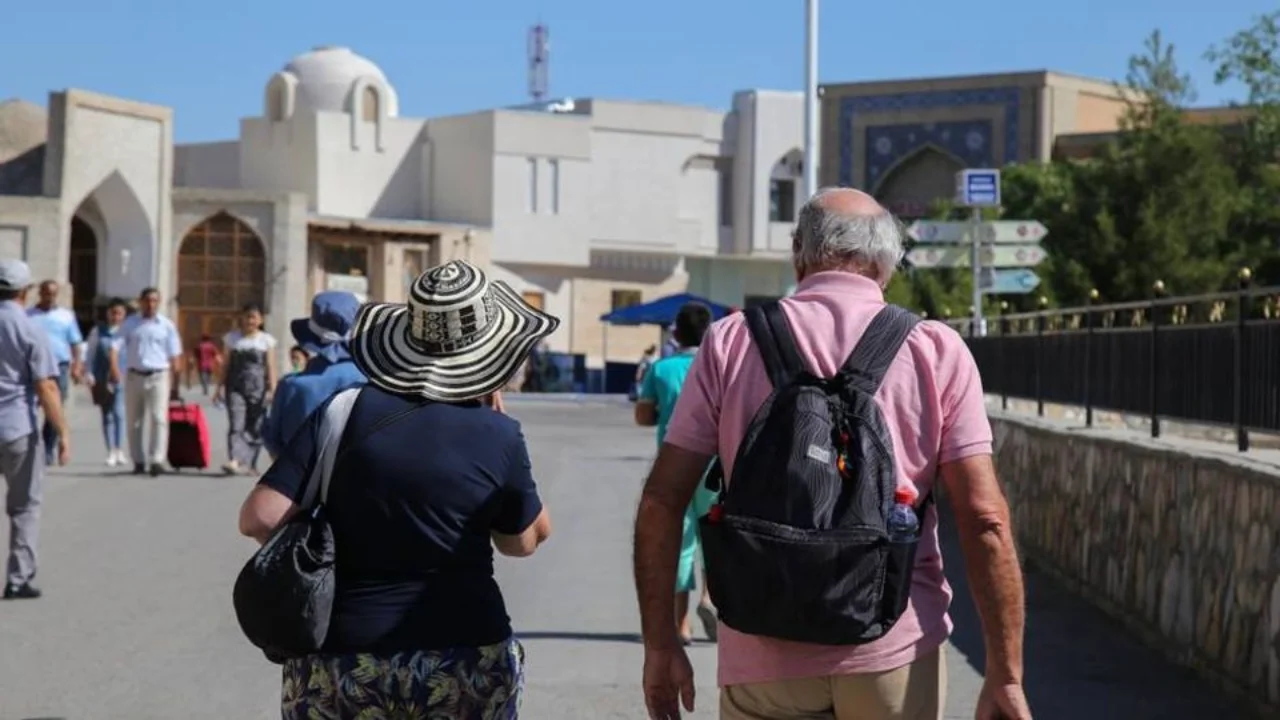 Уч ойда туризм даромади миллиард доллардан ошди