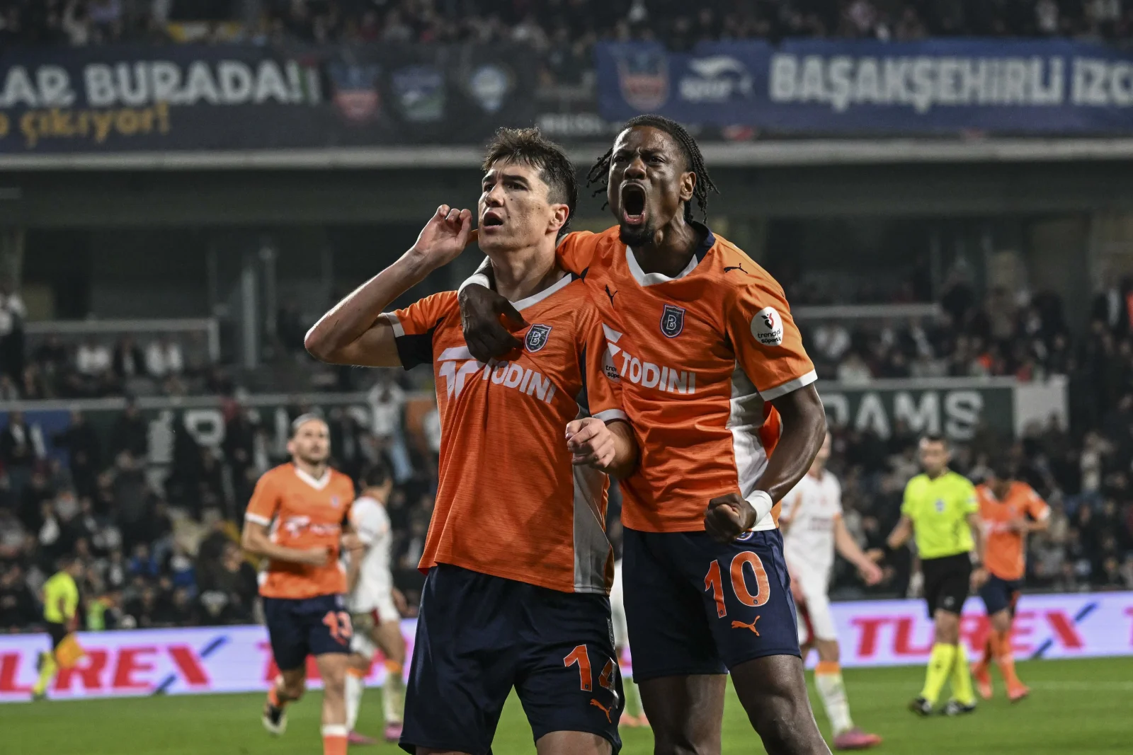 Shomurodov dubl qildi, "Bashakshehir" Yevrokuboklar sari intilmoqda