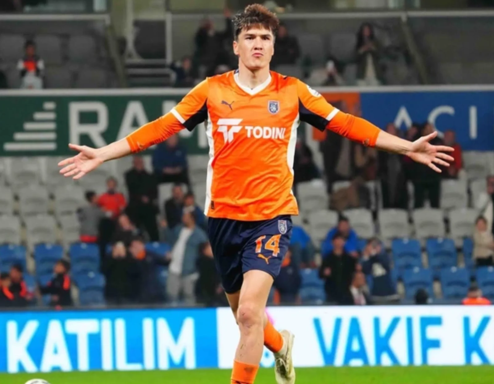 Şomurodov’un dublesi “İstanbul Başakşehir”e büyük avantaj sağladı (video)