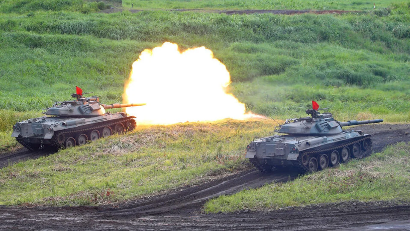 Япония полигонида танк портлади