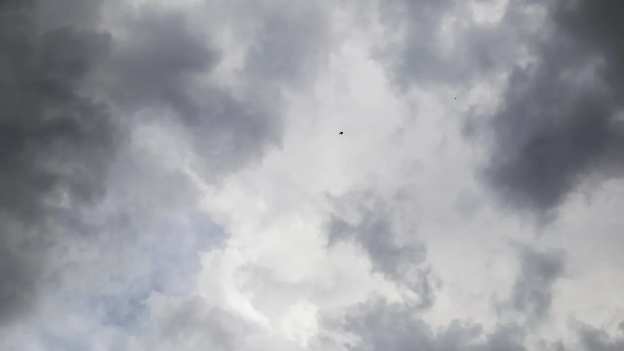 Lluvias que se convierten en nieve en Uzbekistán el 17 de abril