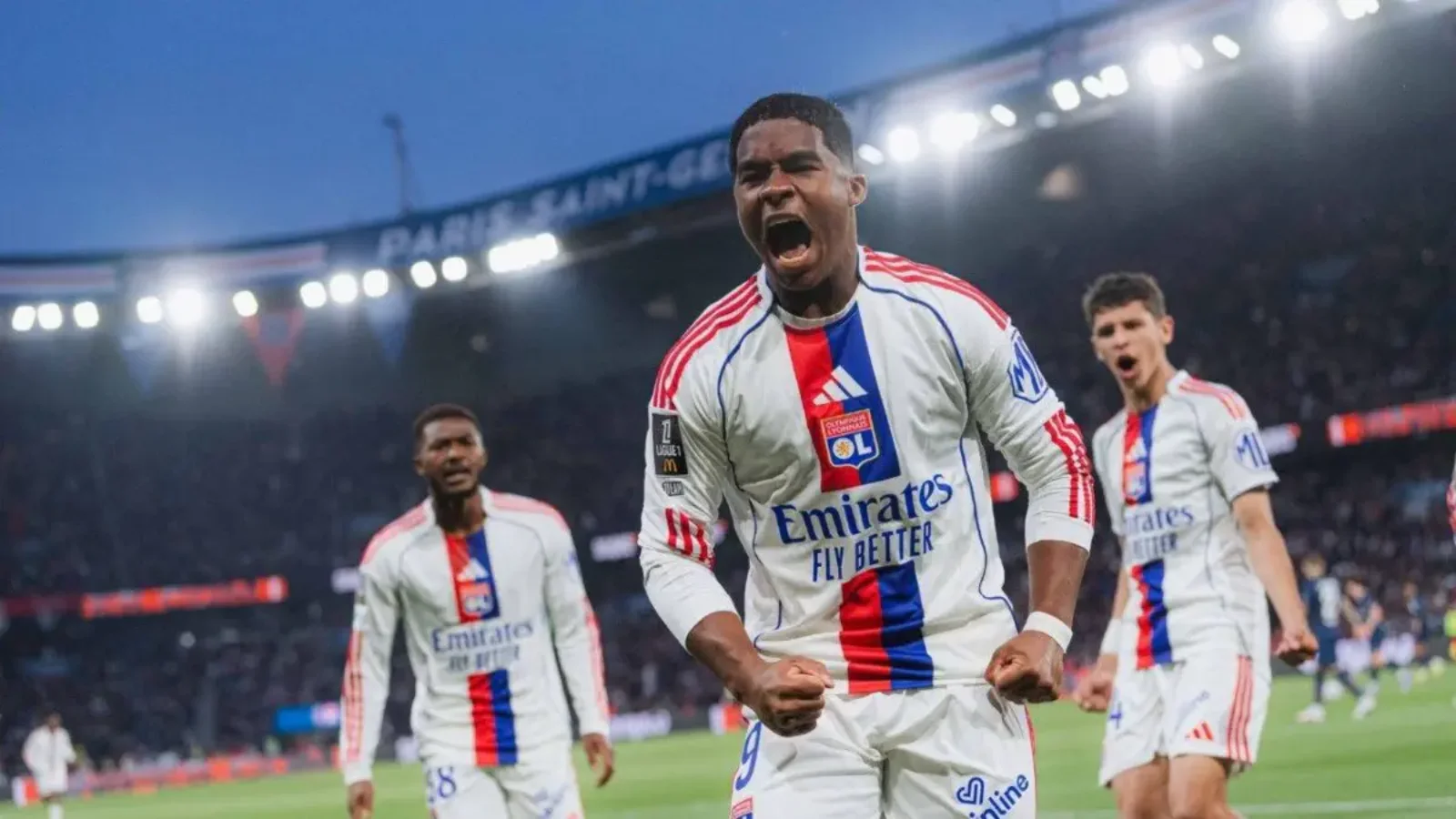 ПСЖ с трудом удержал лидерство, уступив «Лиону» (видео)