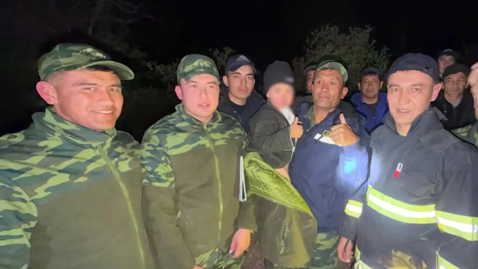 4 yoshli bola tog‘da yo‘qol qoldi: qutqaruv otryadlari tirik holda topishdi