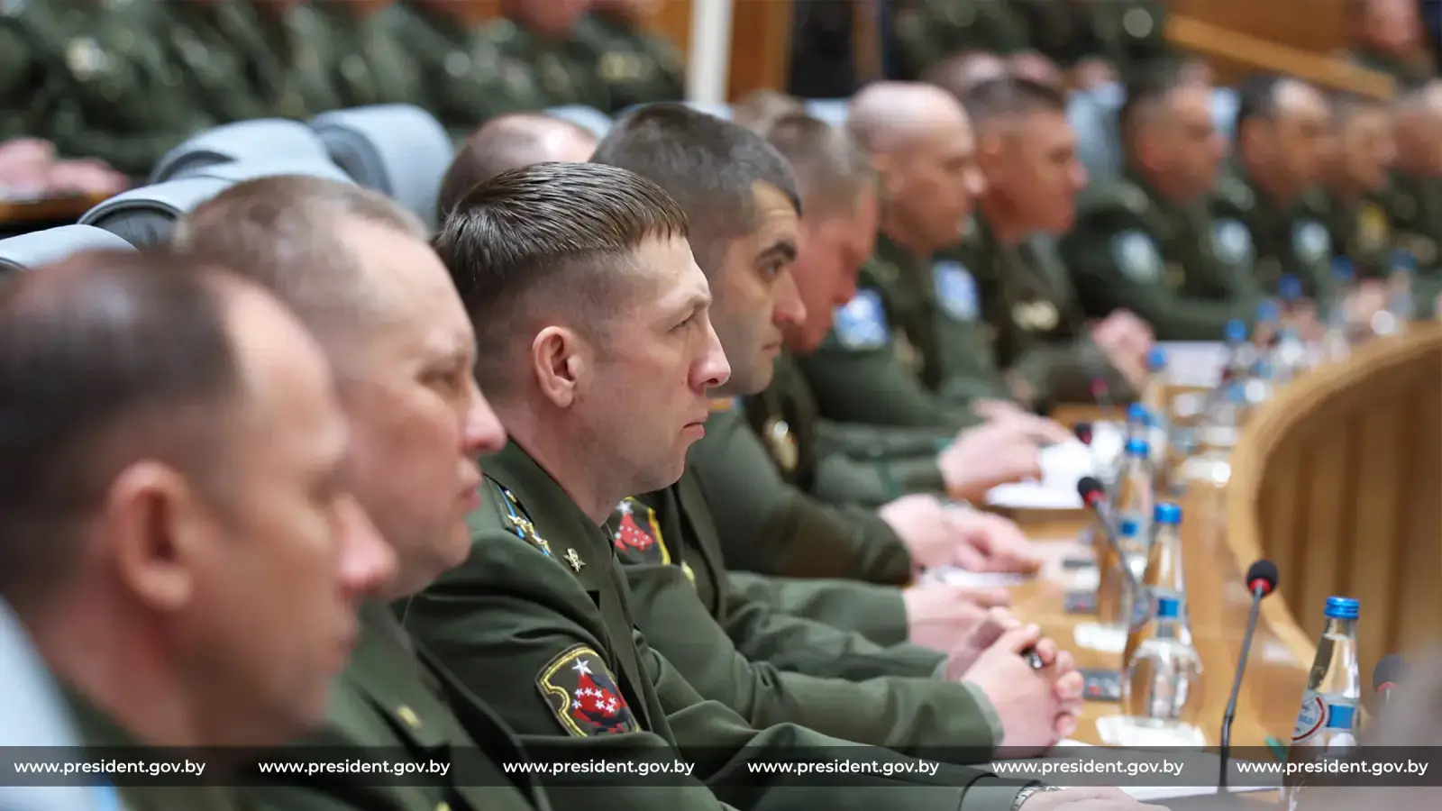 Лукашенко Беларусни урушга тайёрлаш ҳақида кескин баёнот берди
