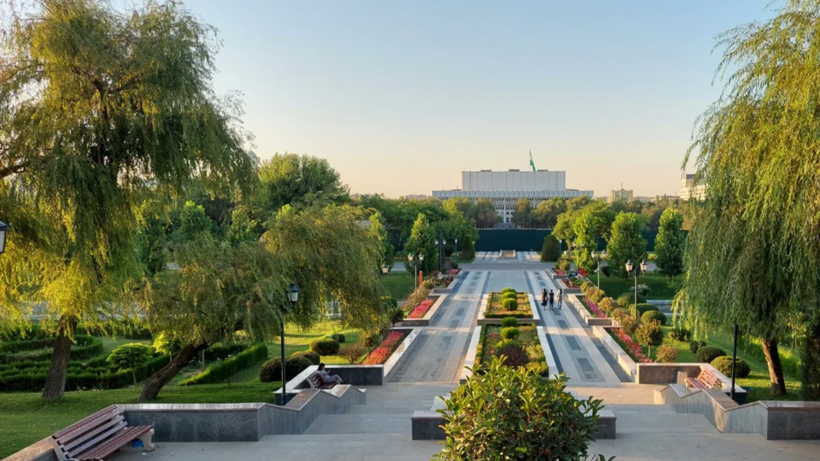 What will the weather be like during the weekend in Uzbekistan?