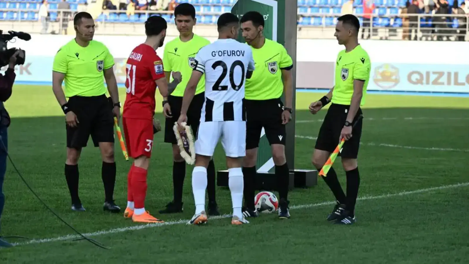 «Нефтчи» разгромили «Кызылкум» с большим отрывом и укрепили своё преимущество