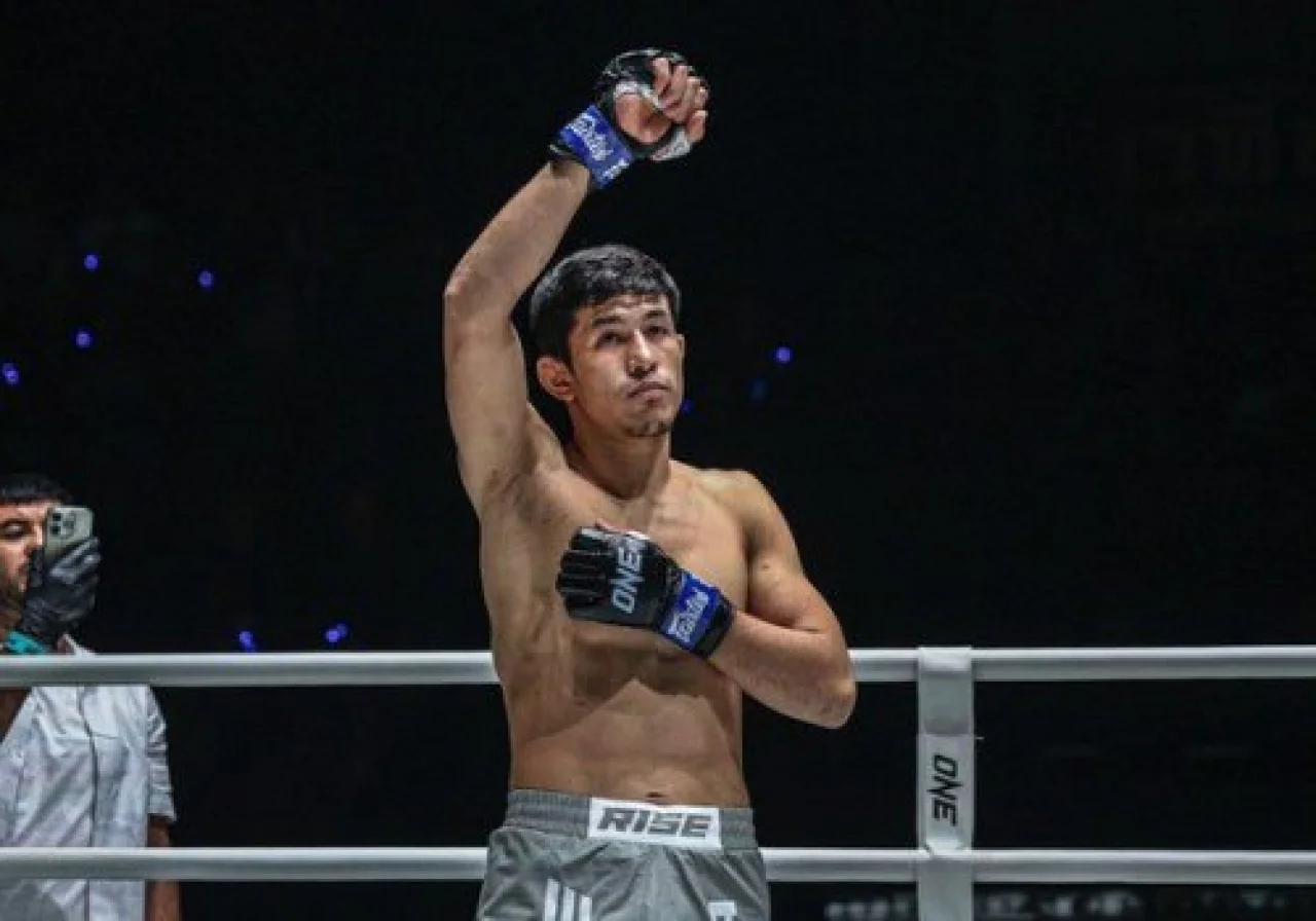 Холмирзаев Токиода нокаутпен чемпиондық белбеуді жеңіп алды