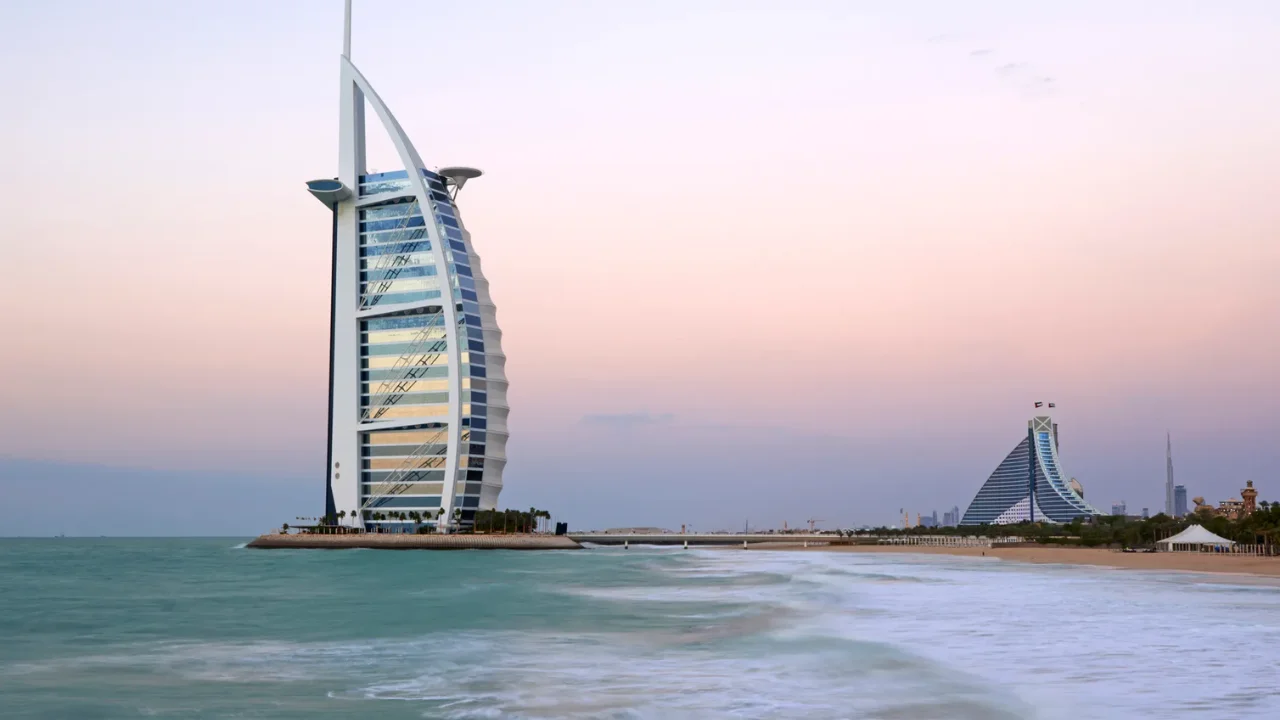 Dubaydagi hashamatli “Burj Al Arab” mehmonxonasi 18 oyga yopiladi