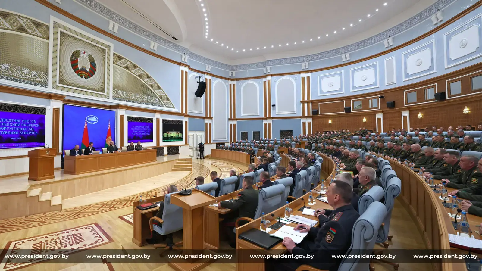Лукашенко Беларусни урушга тайёрлаш ҳақида кескин баёнот берди