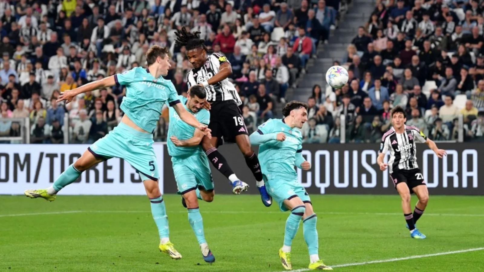 Juventus defeats Bologna, gaining an advantage for Champions League qualification
