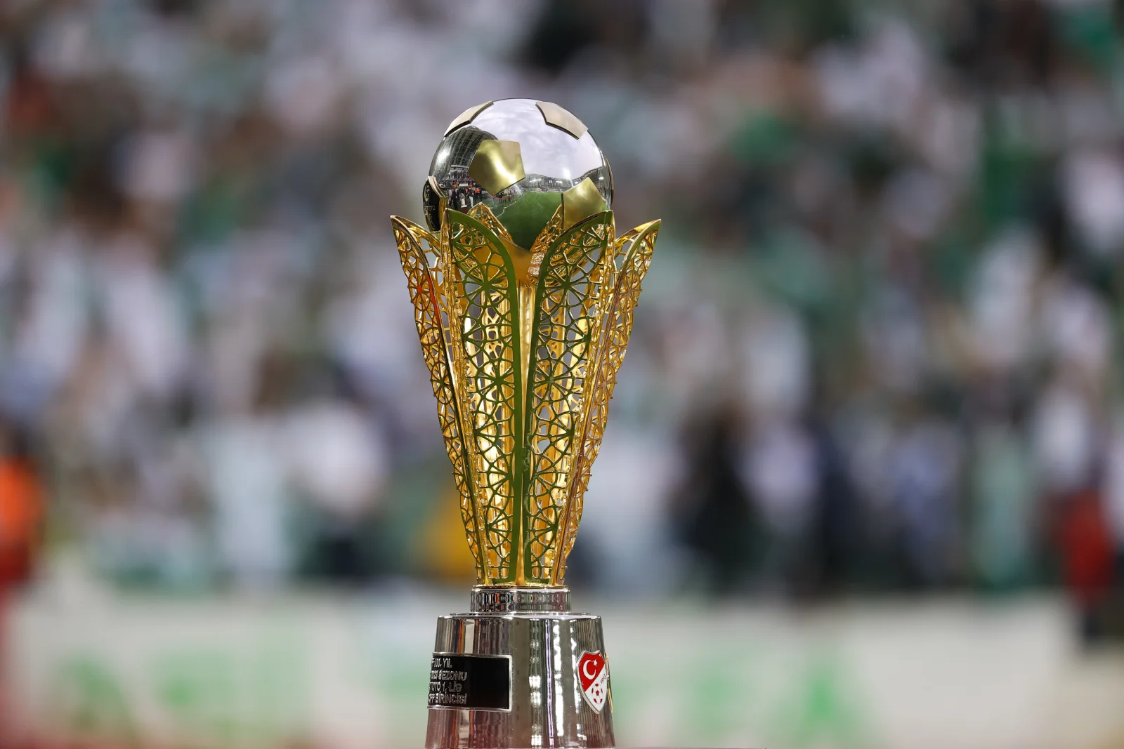 "Galatasaroy" yetakchi, Superligada chempionlik intrigasi saqlanmoqda