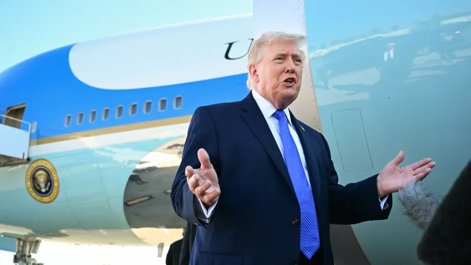 "Bizda barcha kartalar bor": Tramp Eron bilan muzokaralarni toʻxtatdi