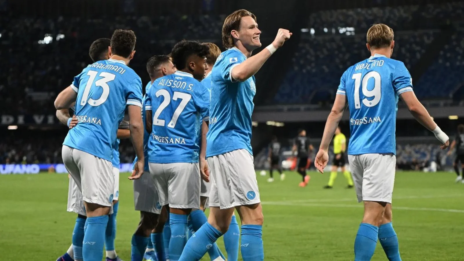 Napoli climbs to second place with a major victory