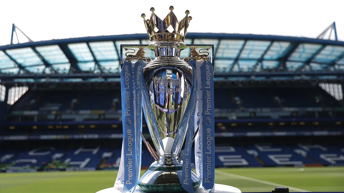 "Arsenal" lead, "City" chase: the title race is heating up...