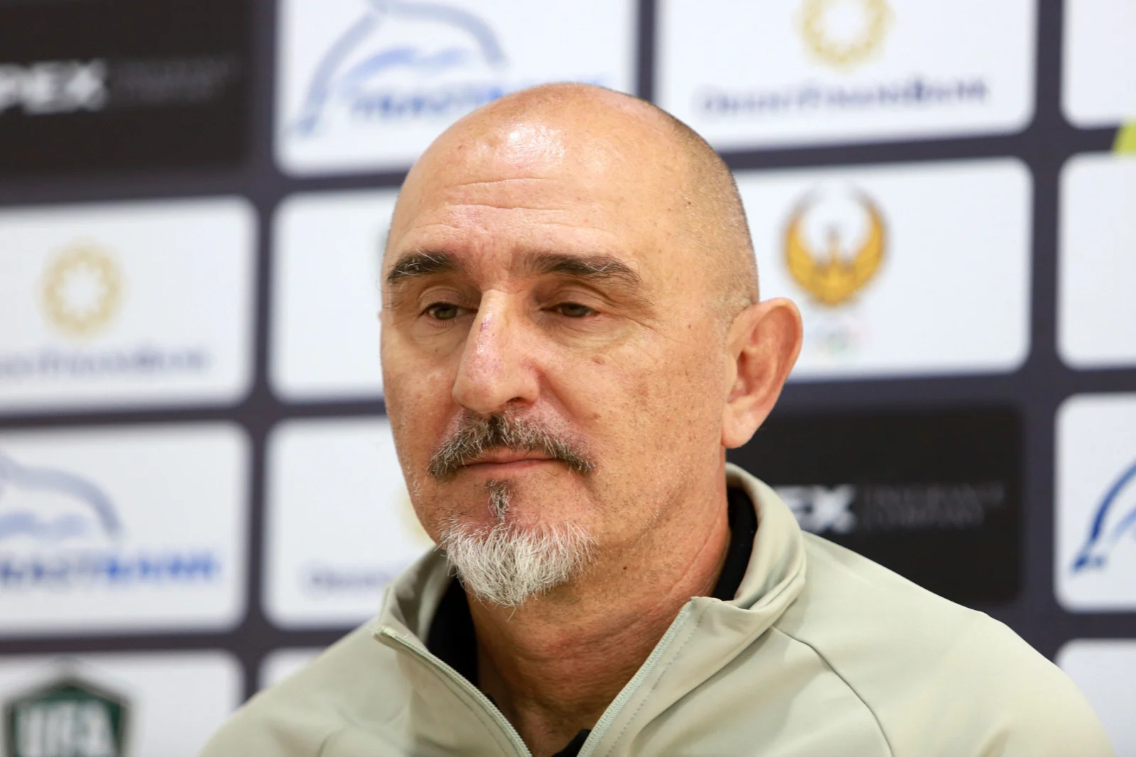 Мирко Еличич стандартлар ва майдон ҳолатидан норозилигини билдирди