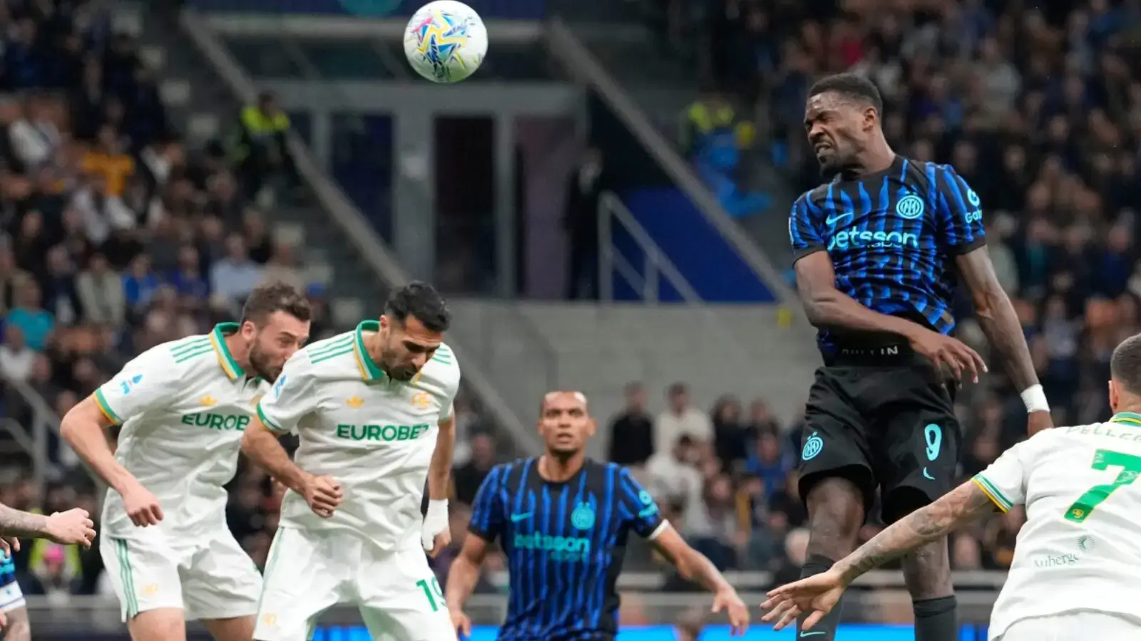 «Интер» победил «Рому» со счетом 5:2 дома (видео)