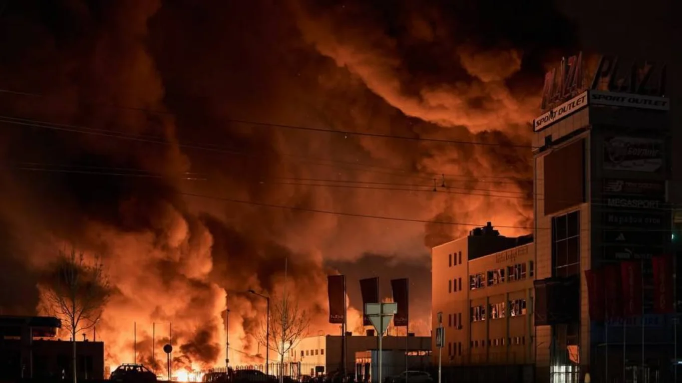 Ракетный удар по городам Украины: погибли 13 человек