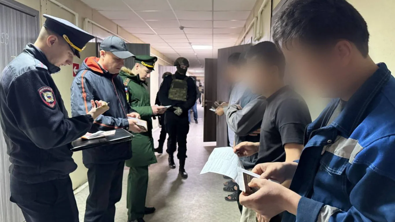 Rossiyada migrantlarga qarshi reydlar: 6 mingga yaqin kishi chiqariladi