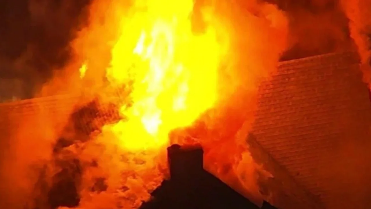 Нью-Йоркда тарихий черковда кучли ёнғин чиқди