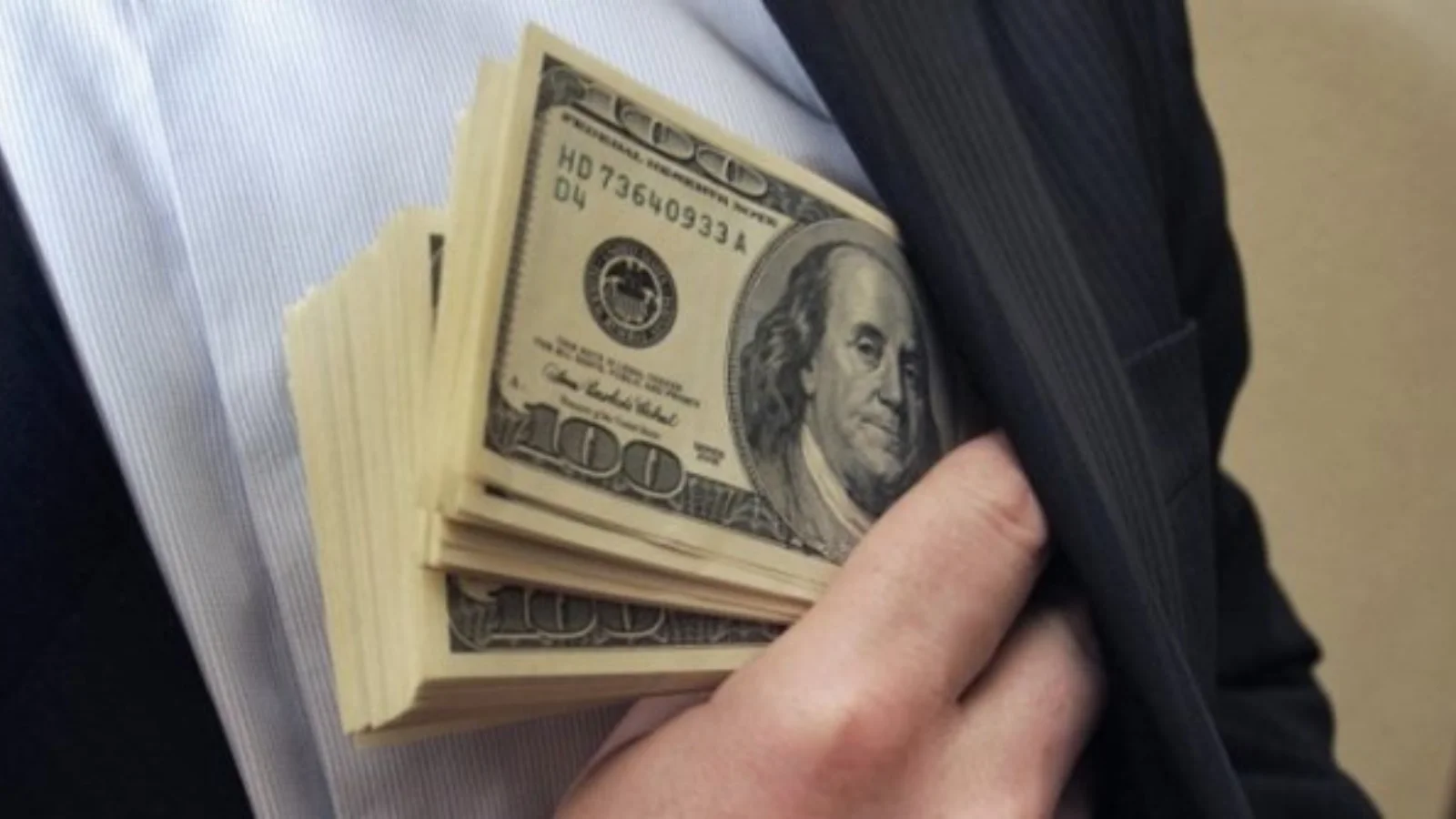 Richter aus Sirdaryo bei Annahme von 3600 Dollar Bestechungsgeld gefasst