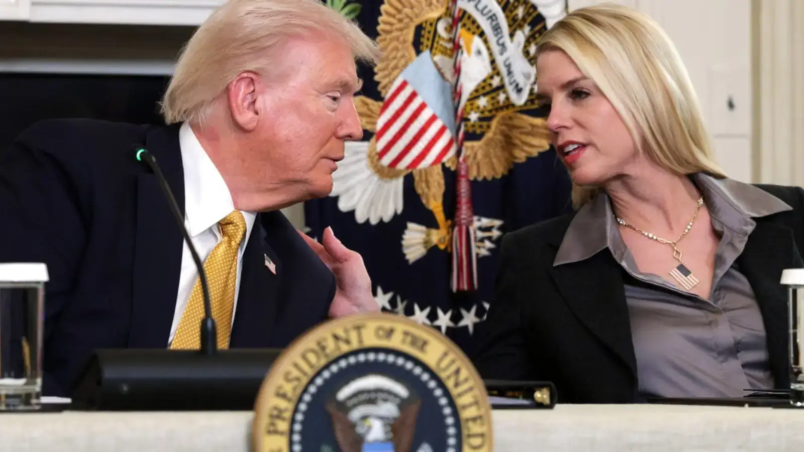 Дональд Трамп объявил об отставке генерального прокурора Пэм Бонди