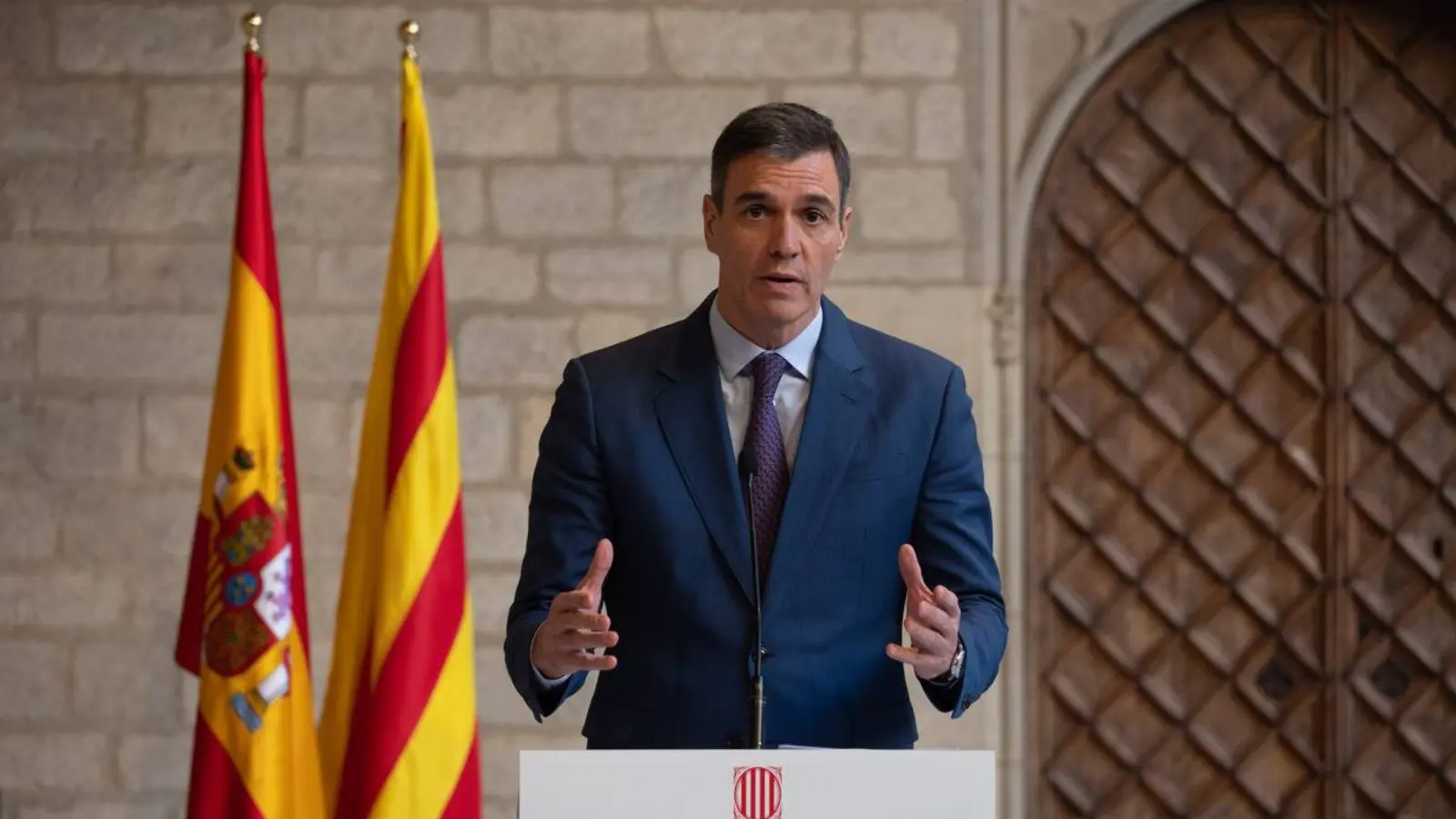 Премьер-министр Испании: «Мы не будем аплодировать тем, кто поджигает мир, а потом с ведром приходит»