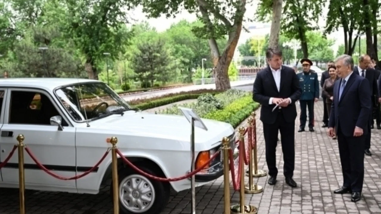 Представлен уникальный автомобиль времен молодости Президента