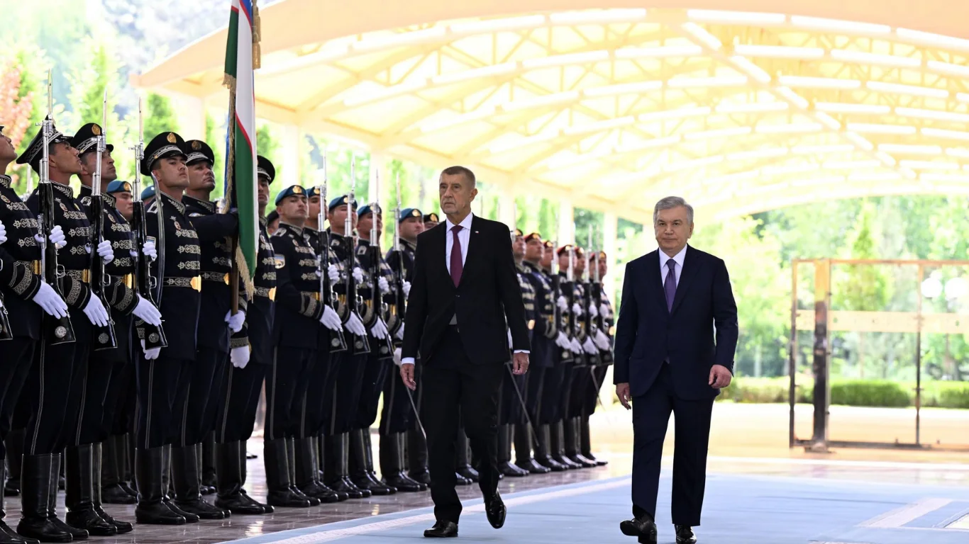 Кўксаройда тантанали маросим: Андрей Бабиш расмий кутиб олинди