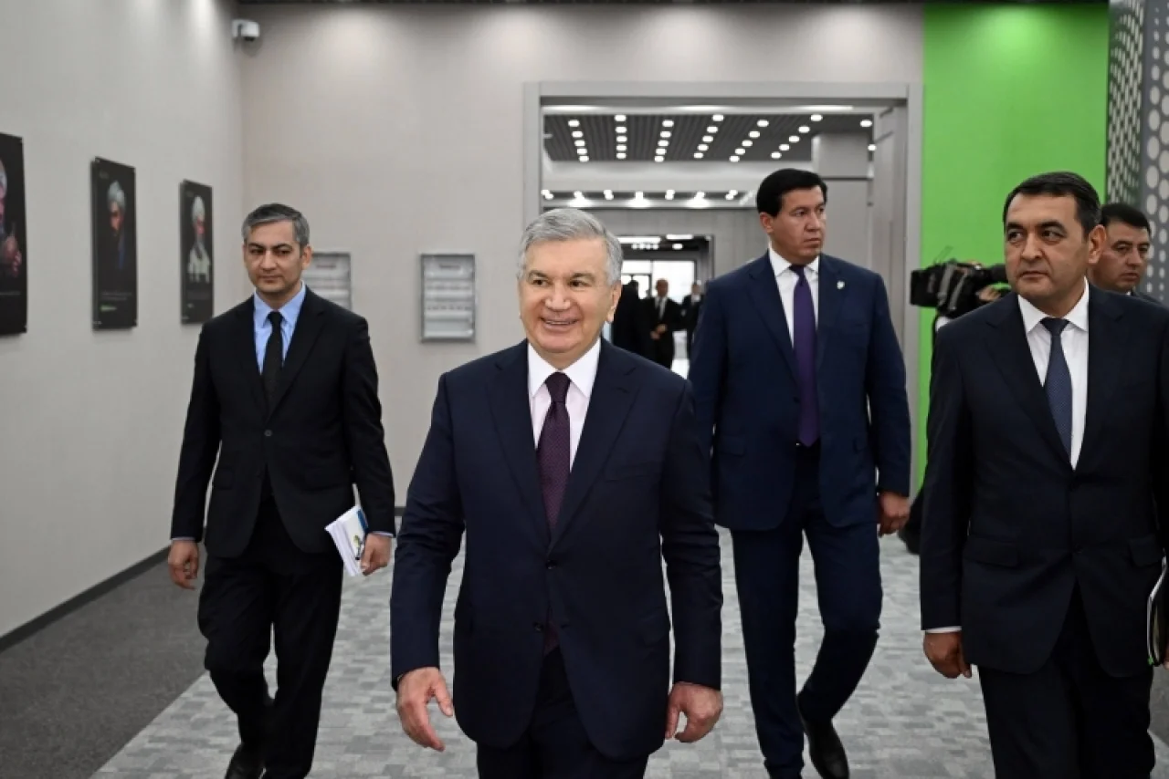 Mirziyoyev Farg‘onadagi yangi IT-park imkoniyatlari bilan tanishdi