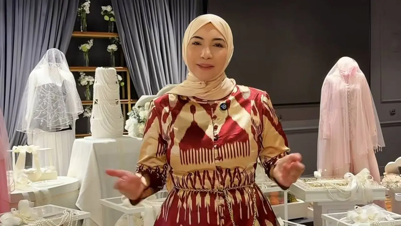 Rayhon Ulasenova reveals son's wedding date, presents sarongs to daughter-in-law