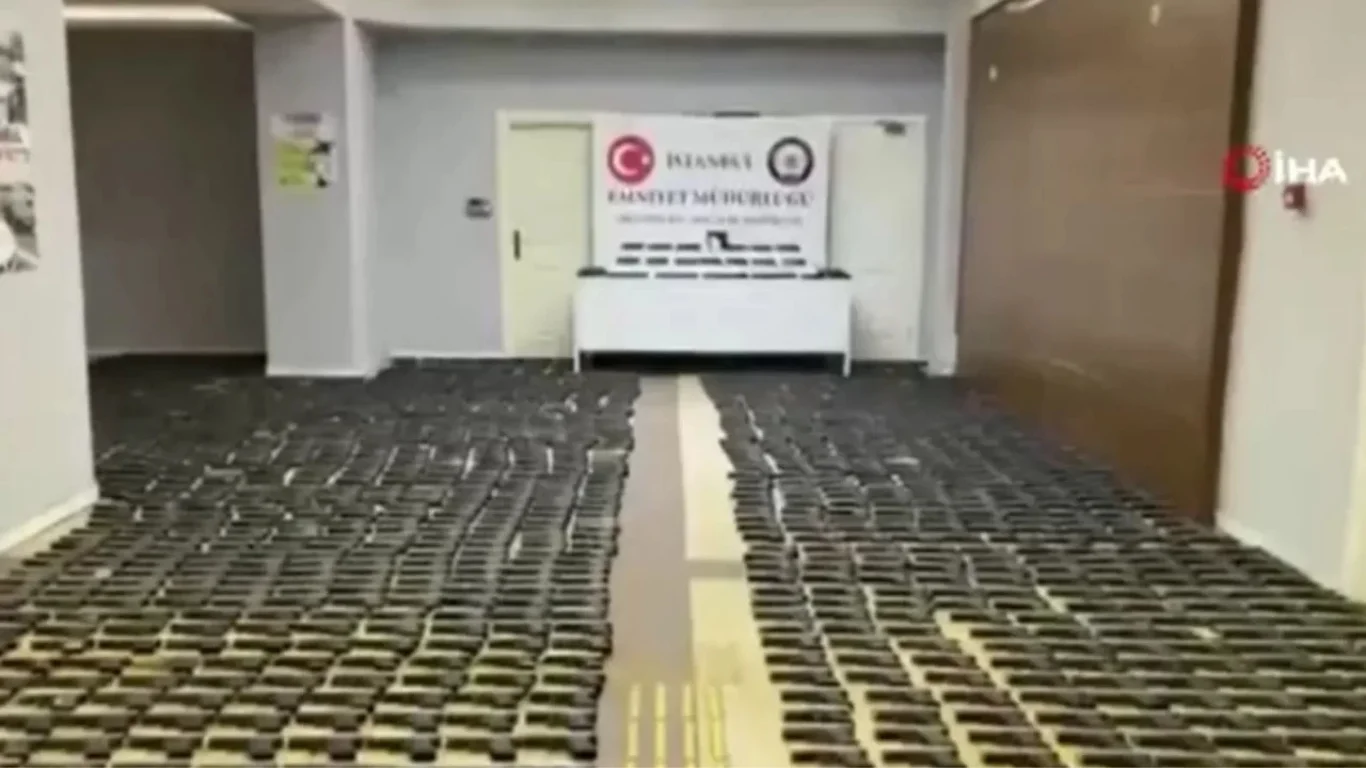 Истанбулда ер остидан энг йирик яширин қурол омбори топилди