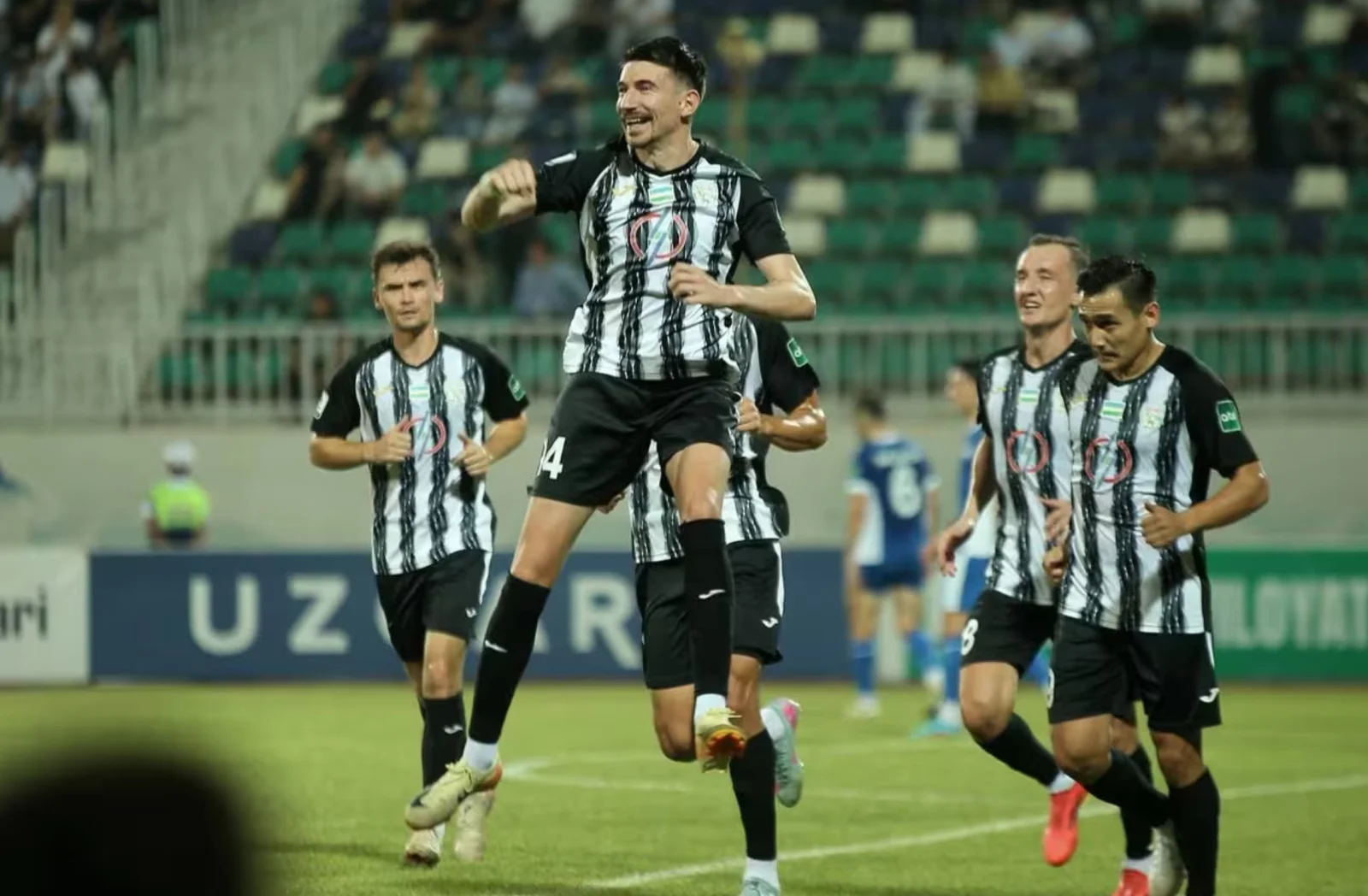 Superligada toʻpurarlar poygasi qizimoqda: ikki futbolchi hozircha yetakchi