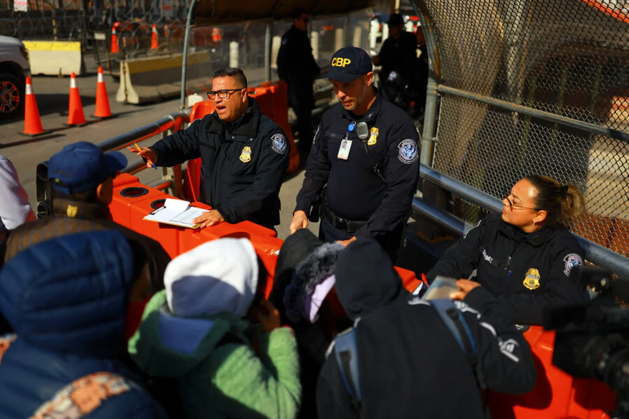 Tramp maʼmuriyati migrantlar uchun tekshiruvlarni keskin kuchaytirdi