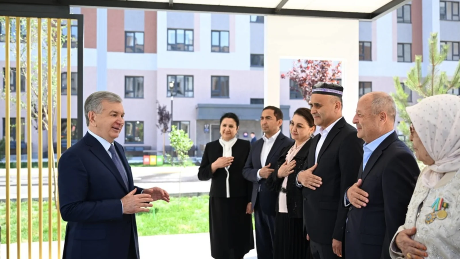 Prezident Qoʻqondagi «Yangi Oʻzbekiston» massivida bajarilgan ishlarni koʻrdi