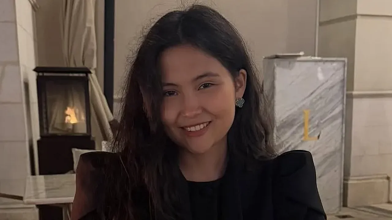 Bibisara Asaubayeva qozoq tilini o'rganishni boshladi