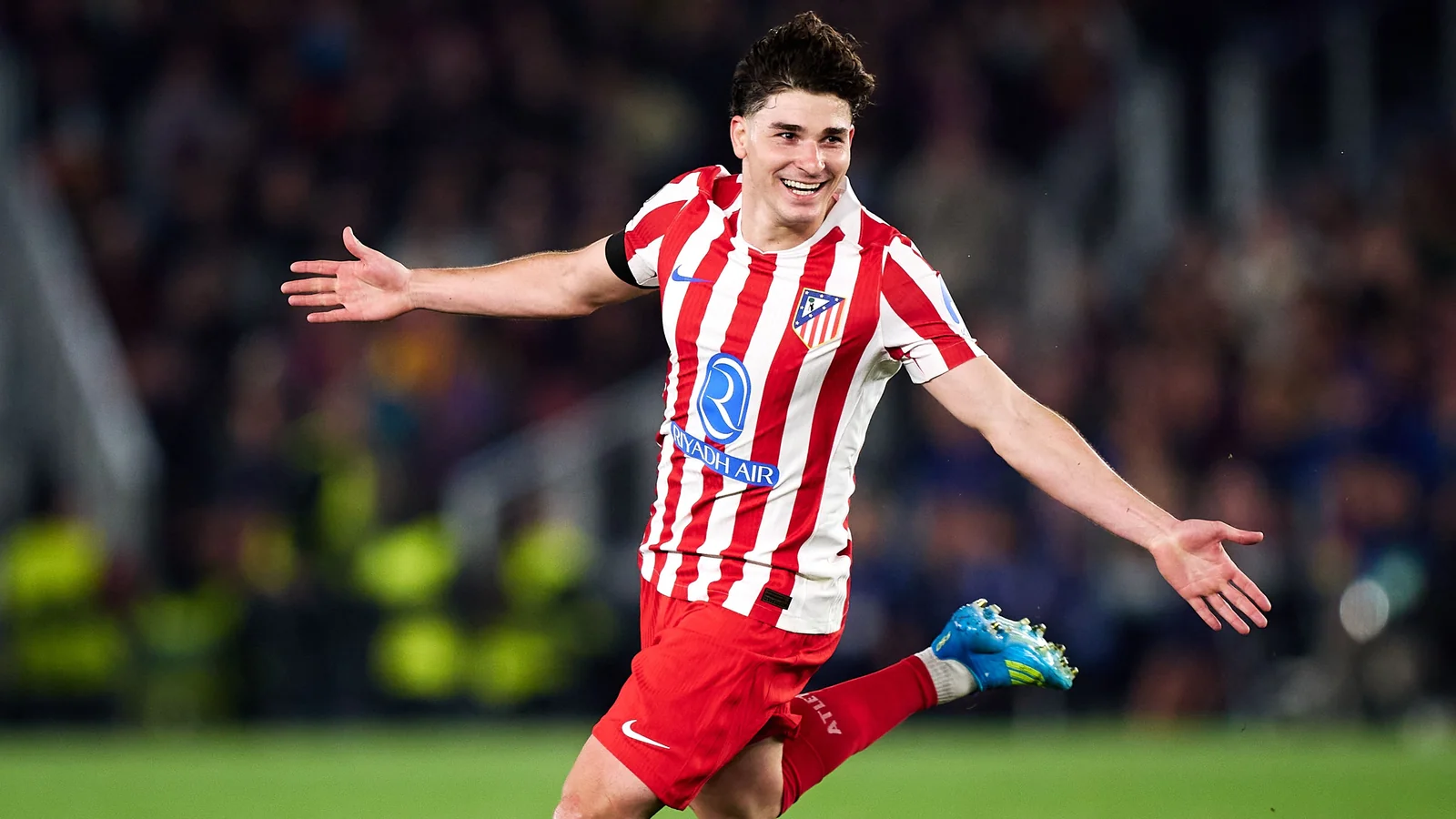 «Arsenal» Julian Alvarez'i transfer etmekle ilgileniyor