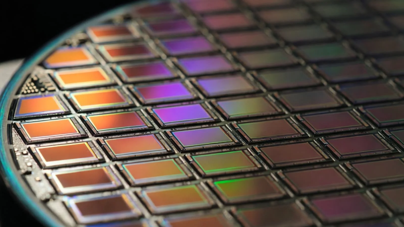 Intel яроқсиз протсессорларни сотиш орқали даромадини 13,6 млрд долларга етказди