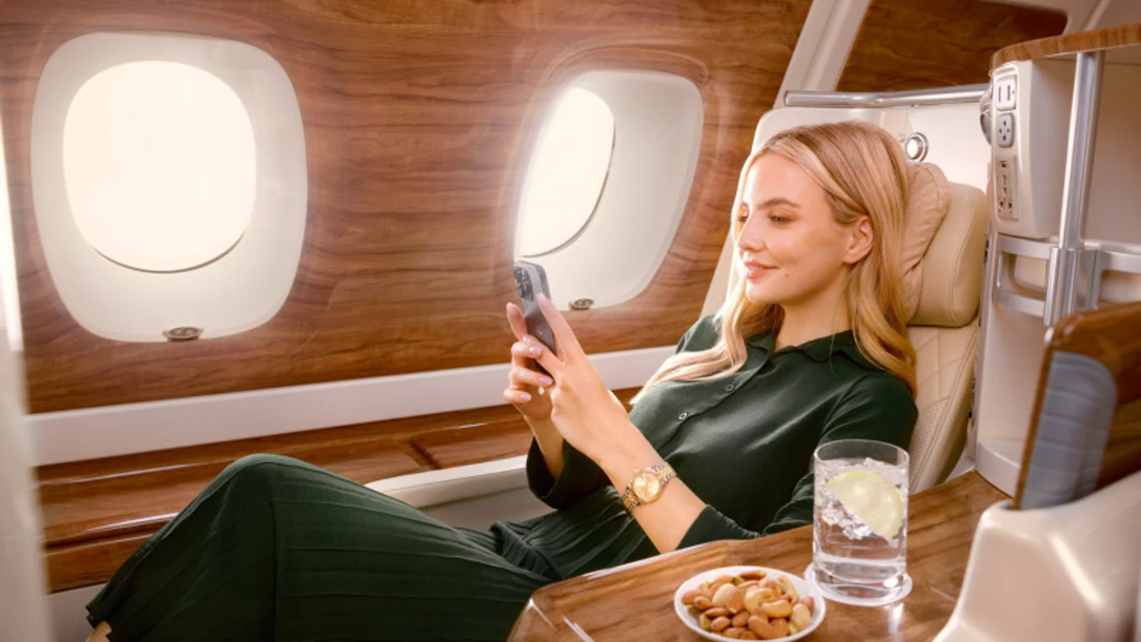 На самолеты Emirates установят систему Starlink со скоростью 2 Гбит/с