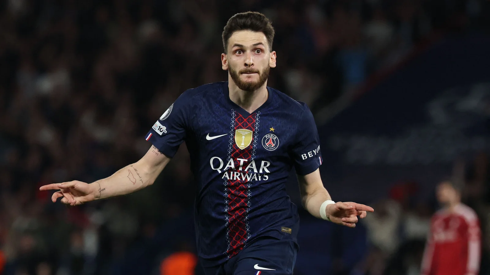 Кварацхелия жазда "ПСЖ" құрамынан кетпейді