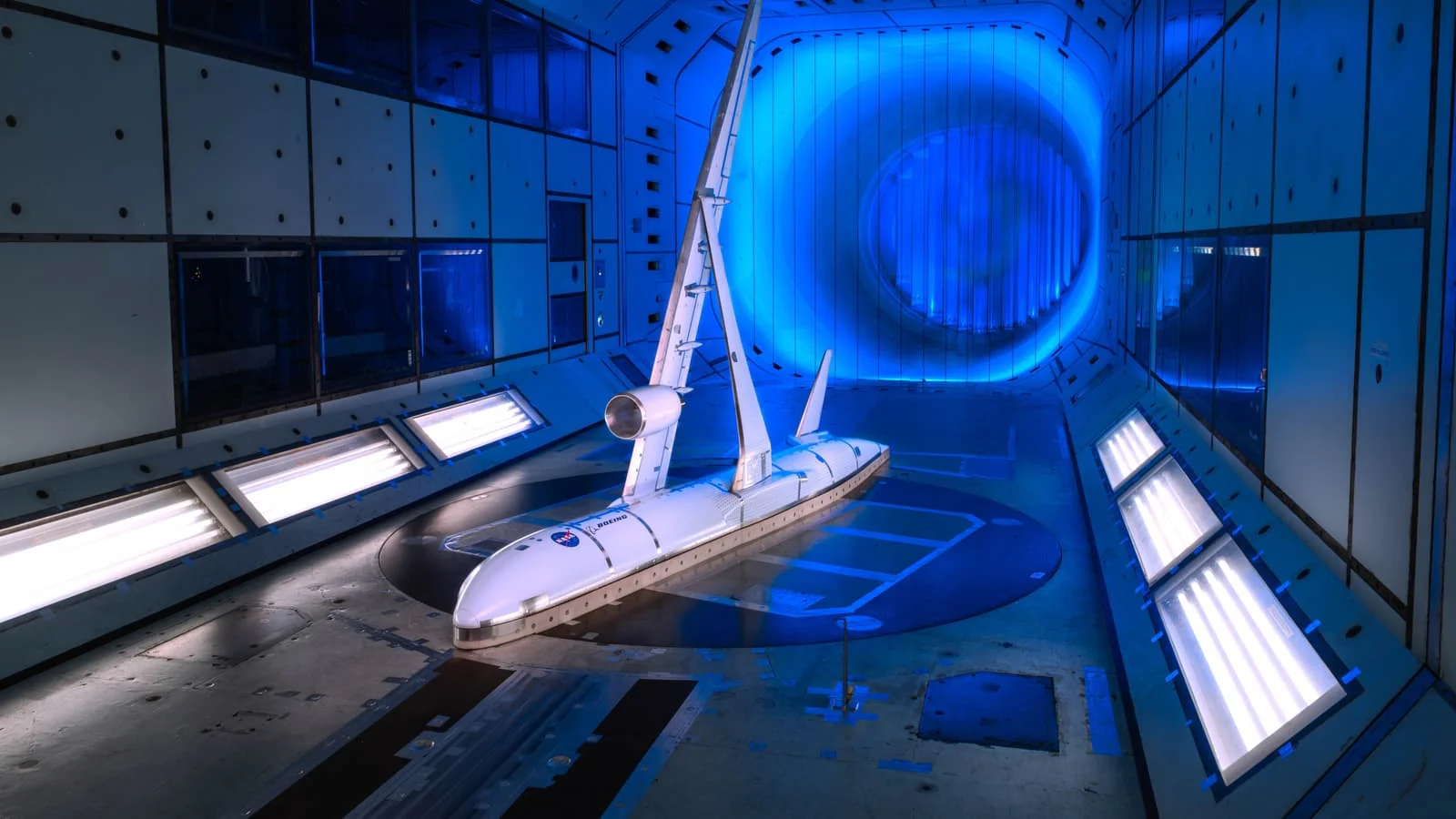 NASA va Boeing radikal yangi qanotli samolyotni sinovdan o'tkazdi