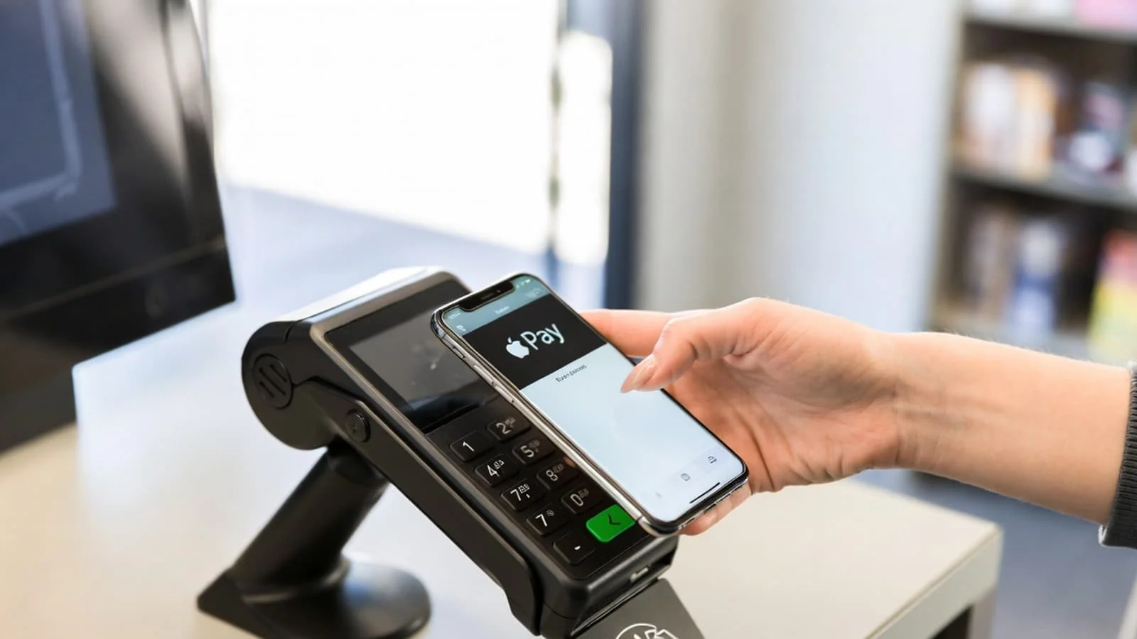 iPhone фойдаланувчилари интернетсиз харидлар учун ҳақ тўлашни бошлади