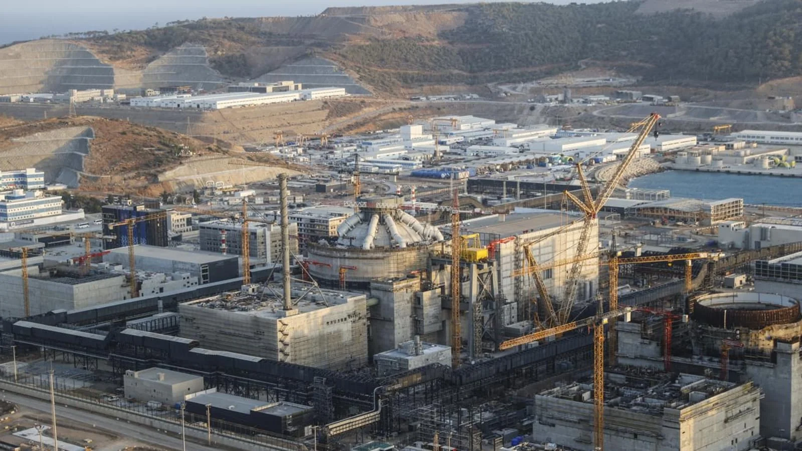 Турция и Россия завершили финансирование проекта АЭС Аккую