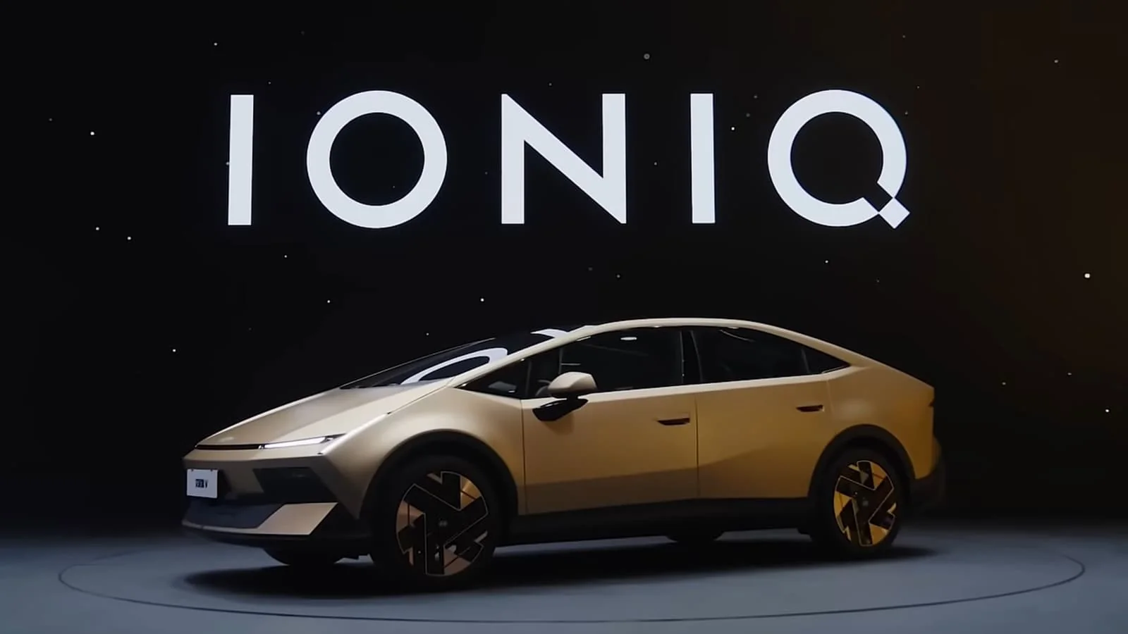 Hyundai kompaniyasi Pekinda Cybertruck uslubidagi Ioniq V sedanini namoyish etdi