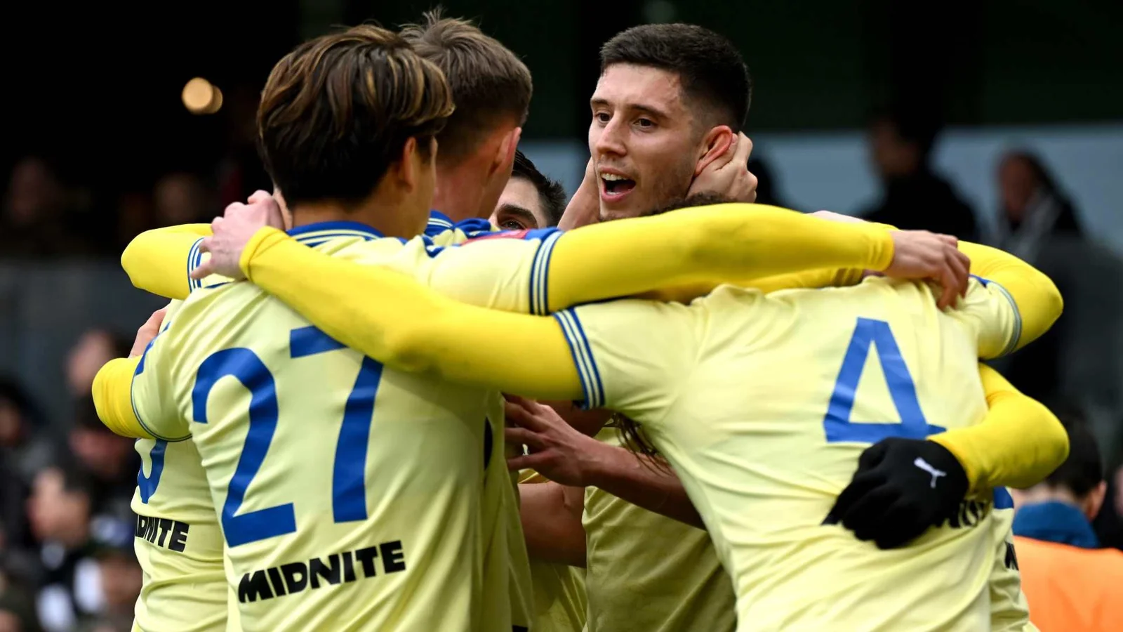 "Sautgempton" jamoasi "Man Siti" bilan o'yinda sariq libosda maydonga tushadi